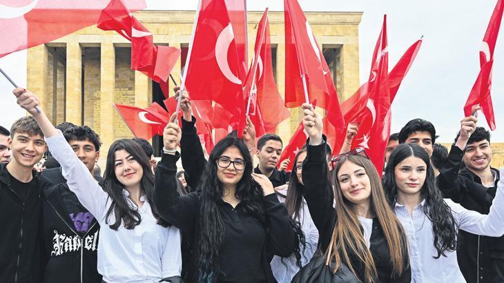 19 Mayıs coşkusu: Gençler Ata'sına koştu
