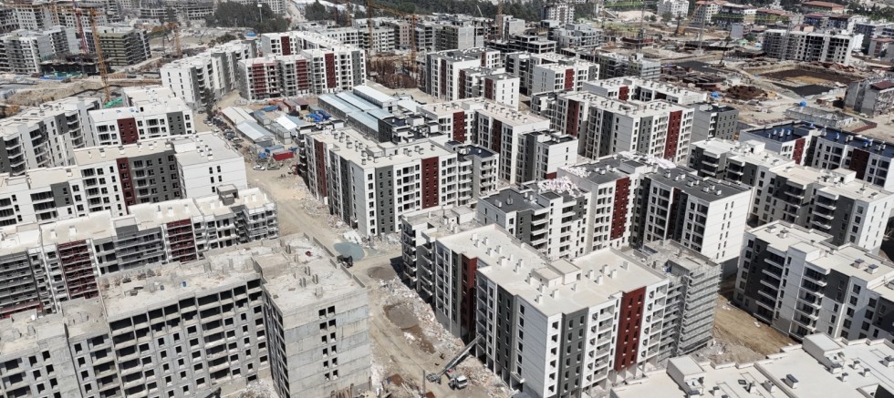 ELEKTRİK MAHALLESİ’NDEKİ TOKİ KONUTLARI YÜKSELİYOR