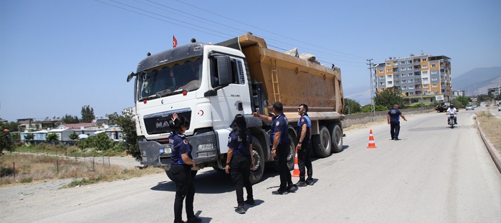 İŞ MAKİNELERİ, ZABITANIN RADARINDA
