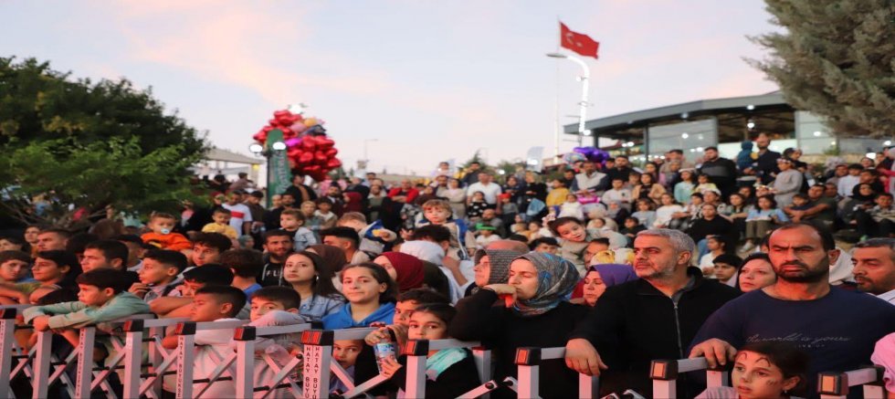 ALTINÖZÜ 9. ZEYTİN FESTİVALİ, RENKLİ VE ZENGİN ETKİNLİKLERLE GERÇEKLEŞTİ