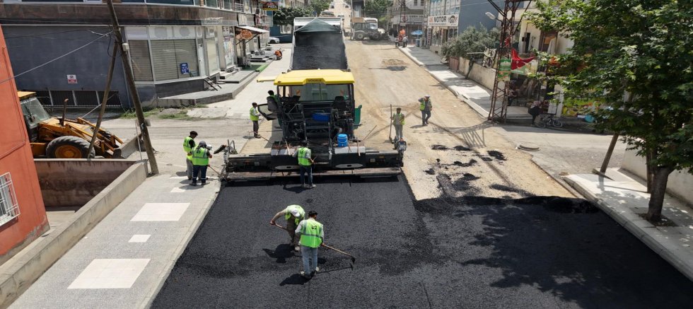 ALTYAPI ÇALIŞMASI BİTEN NOKTALAR ASFALTA KAVUŞUYOR