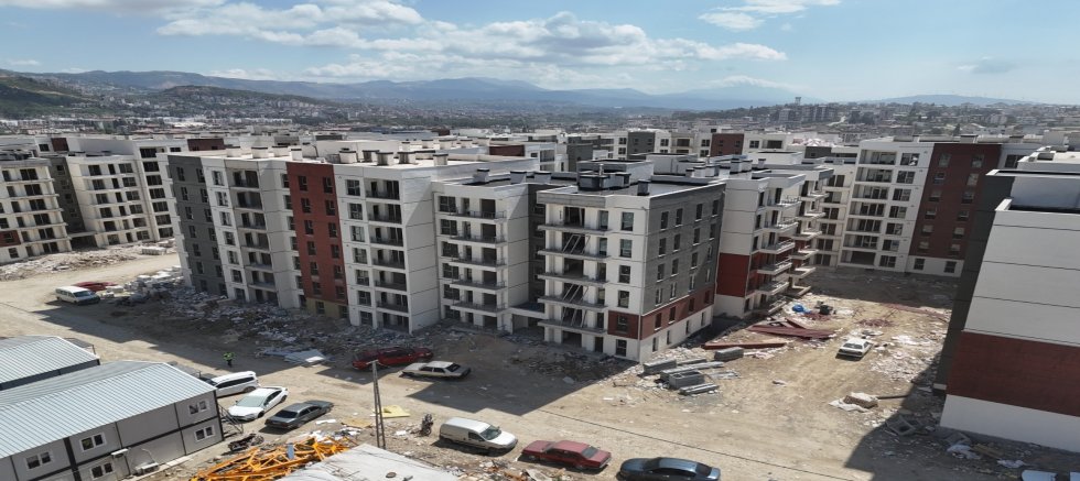 ELEKTRİK MAHALLESİ’NDEKİ TOKİ KONUTLARI YÜKSELİYOR