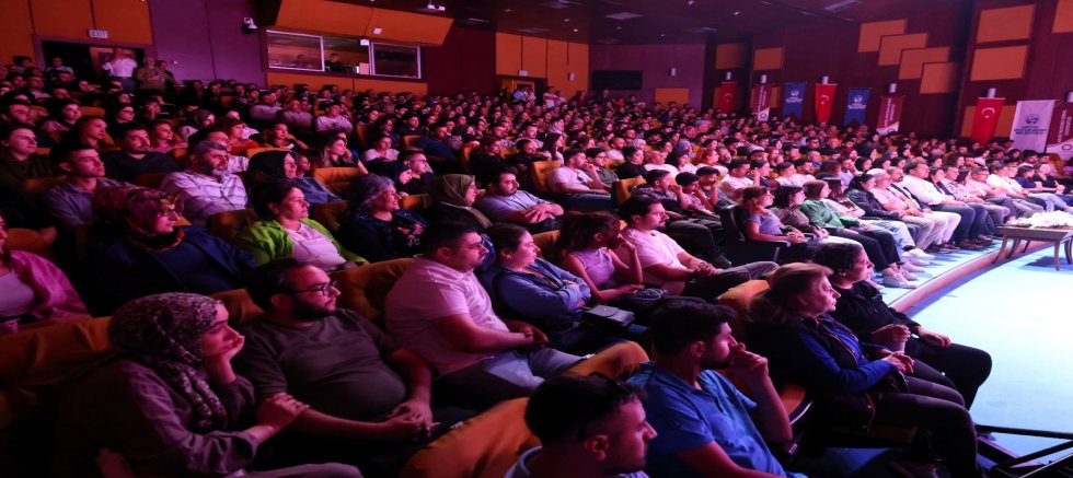 HBB TİYATROSU, “İKİNCİ BAHAR” OYUNUYLA SAHNEDE 