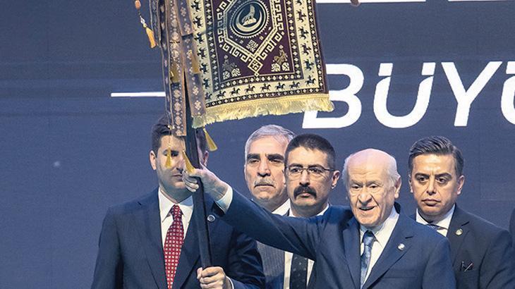 MHP Lideri Bahçeli “Türk Gençliği Büyük Kurultayı”na katıldı: ‘Korkmayacak, kaçmayacak, savrulmayacaksınız’
