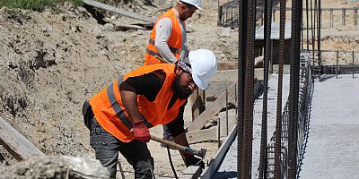 HBB’DEN ALTINÖZÜ’NE BİR HALI SAHA DAHA 