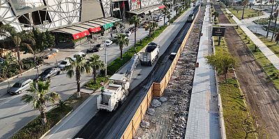 HBB, İSKENDERUN SAHİL YOLUNU ASFALTLIYOR