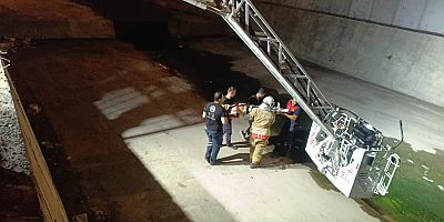 HBB İTFAİYESİ, FEYEZAN KANALI’NA DÜŞEN SÜRÜCÜYÜ KURTARDI