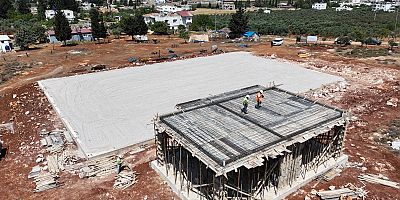 HBB, REYHANLI'DA YENİ HALI SAHA VE KAFETERYA PROJESİNE BAŞLADI