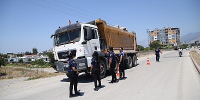 İŞ MAKİNELERİ, ZABITANIN RADARINDA