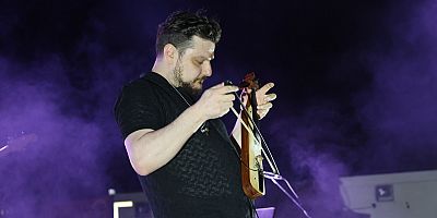 KARADENİZ MÜZİĞİNİN SEVİLEN İSMİ EKİN UZUNLAR KIRIKHAN’DA