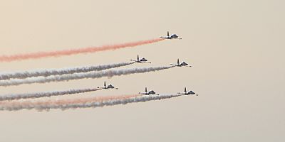 TÜRK YILDIZLARI GÖSTERİSİ BÜYÜLEDİ